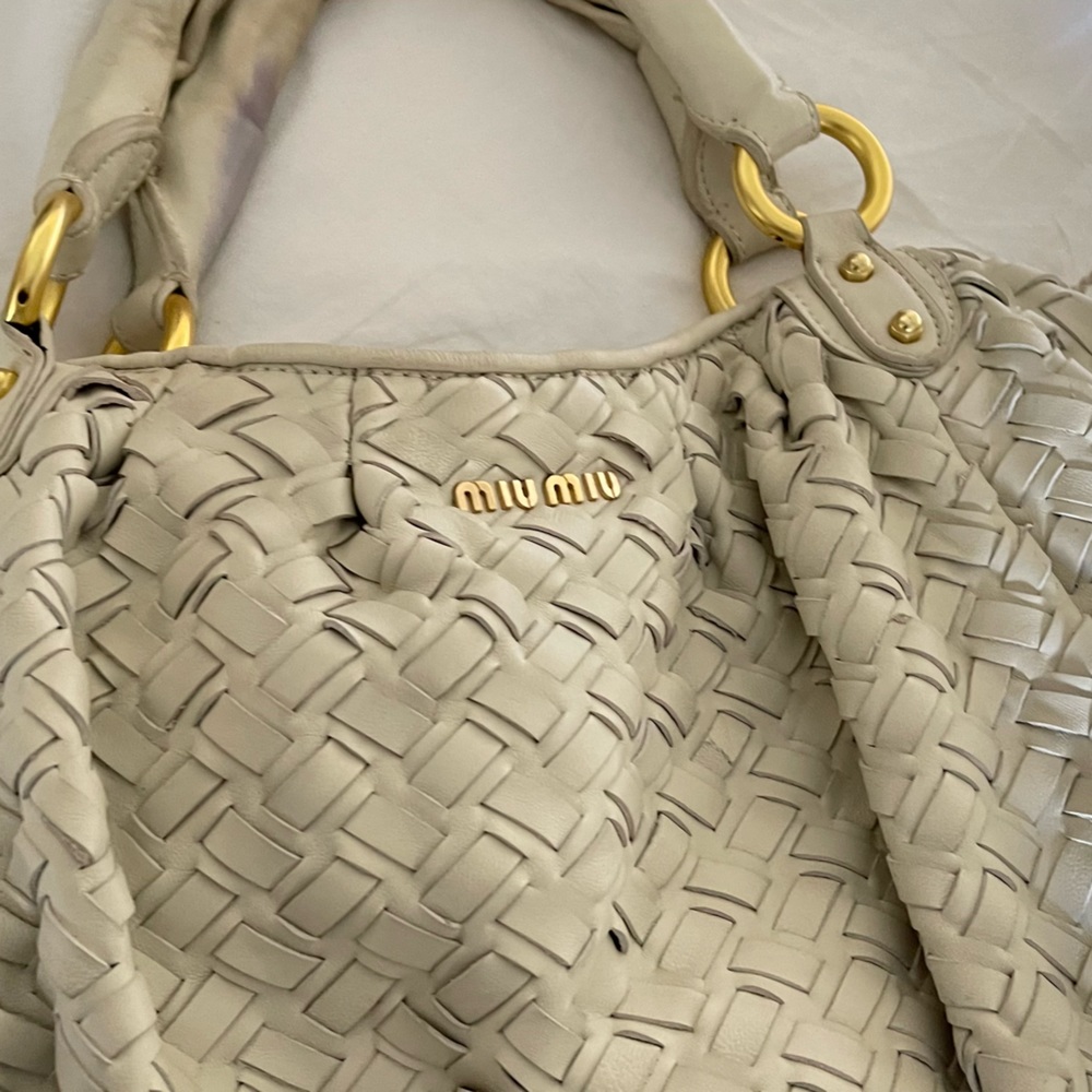 Authentic Miu Miu Off white handbag, real leather.